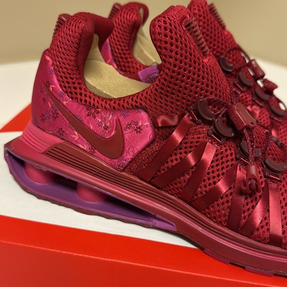 Nike Women's Red Shox Gravity - Picture 7 of 8